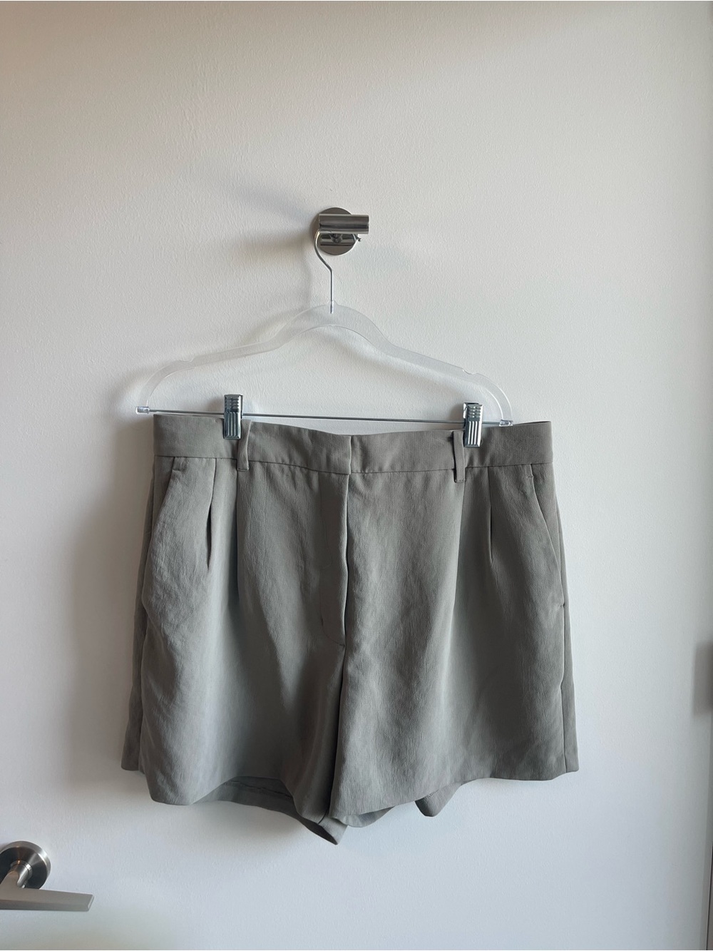 Aritzia Wilfred Tailored Shorts — Gray